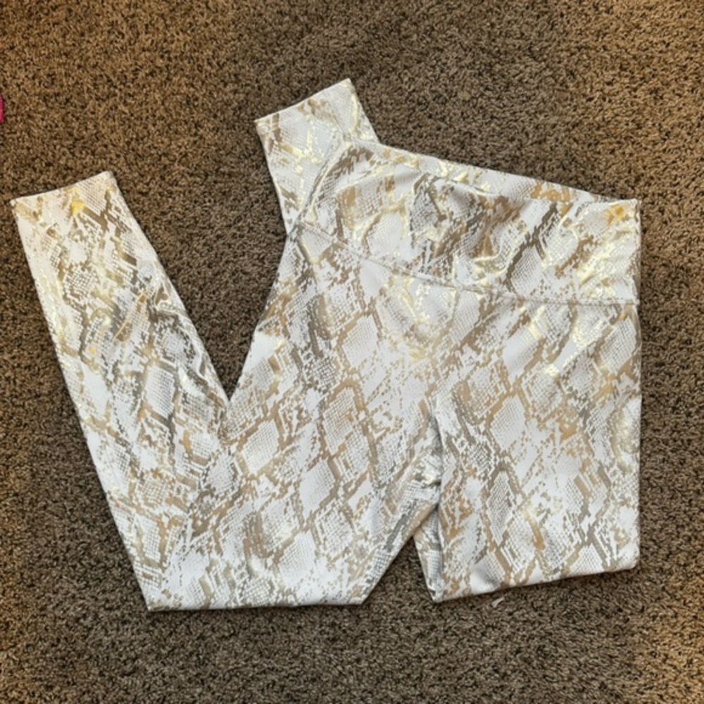 Fabletics snake skin print white/gold leggings size large